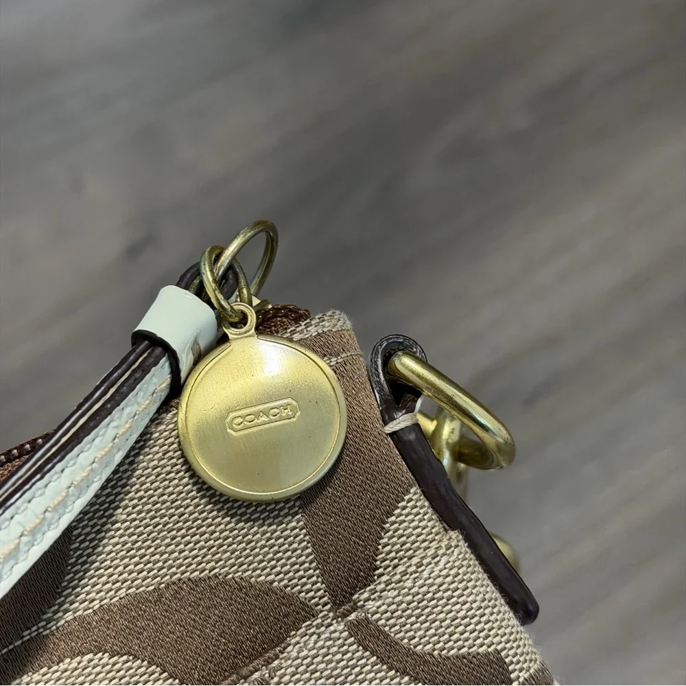 Coach vintage Signature Brown and Cream Crossbody Bag - Picture 4 of 10